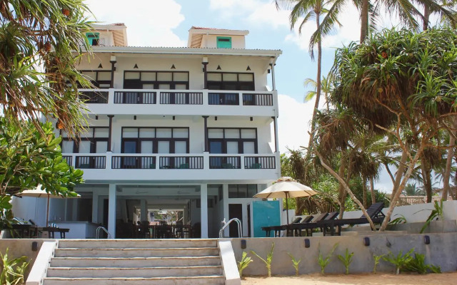 Yoho Hikkaduwa Beach House