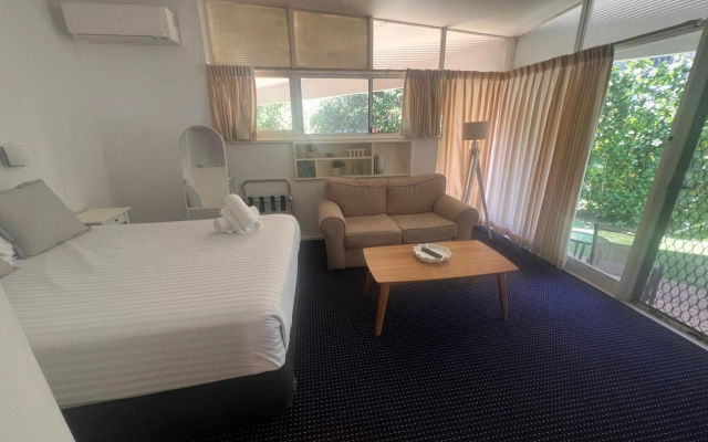 Ocean Breeze Motel – Guest Rooms – Port Macquarie