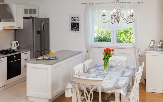 Stunning Villa Sofia With Heated Pool IN Split Hinterland