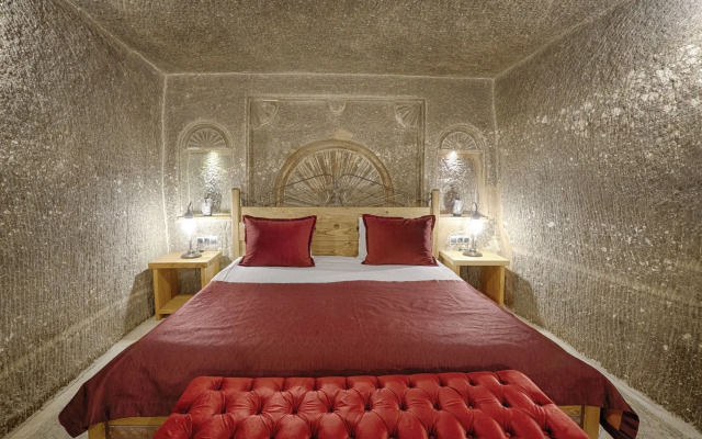 Hera Cave Suites