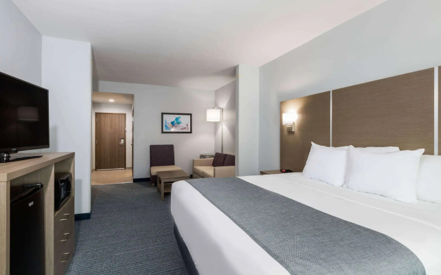 Days Inn & Suites by Wyndham Houston NW Cypress