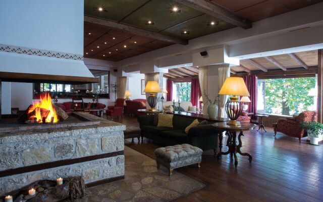 Country Club Hotel & Suites