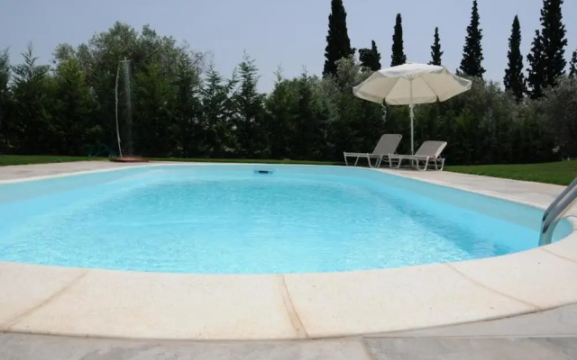 Luxurious 6 Bedroom Villa In a Great Location