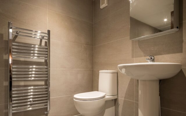 D Luxe Hotel