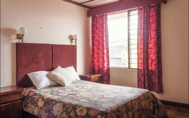 Large And Cosy Apartment With Private Garden