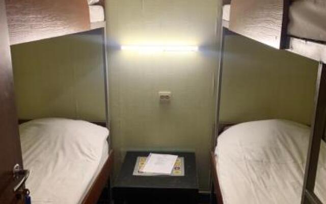 F1 Motel