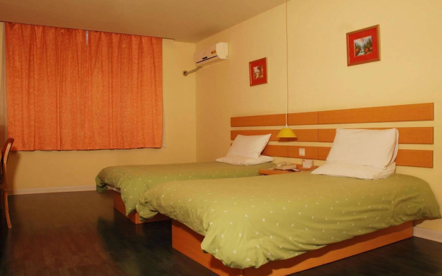 Home Inn Wuhan Jinghan Avenue Dazhi Road Light Rail