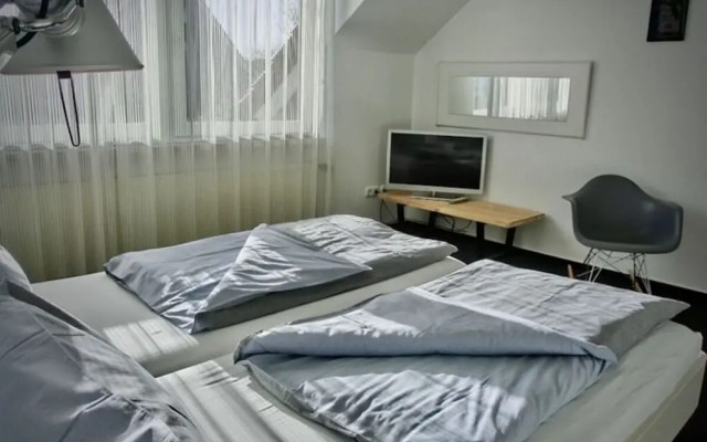 Christel Modern Retreat