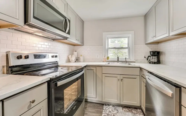 Walk to Dtwn Branson: Pet-friendly Home!