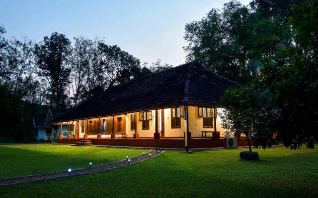 Kuruvinakunnel Tharavadu Homestay Edamattom