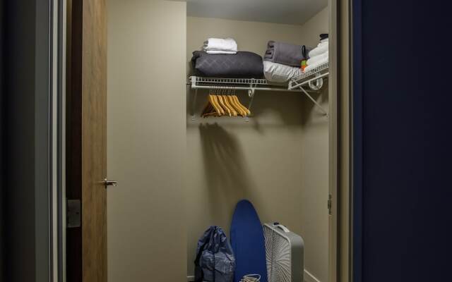 2 BR Weston Apt by Frontdesk