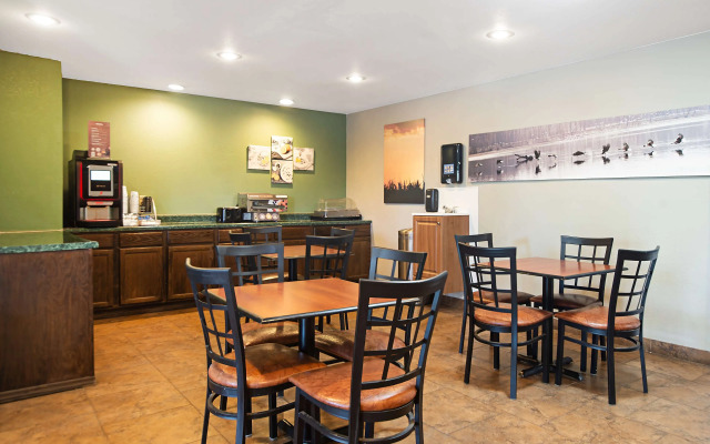 SureStay Plus Hotel by Best Western Bettendorf