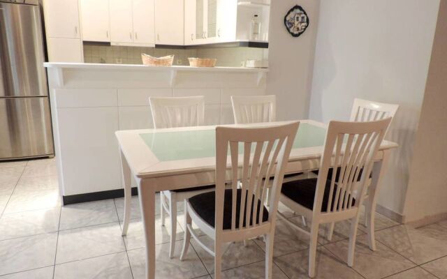 Spacious Apartment near Panormou subway st.