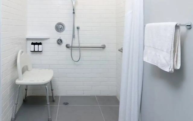 avid hotel Queretaro Centro Sur by IHG