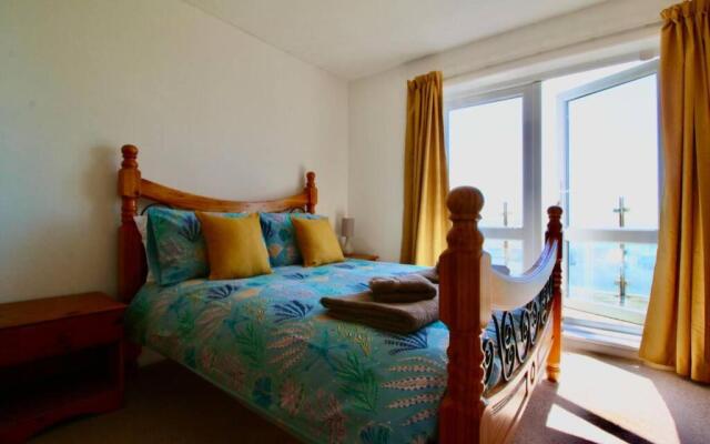 Seaview Beach house stones throws from the sea