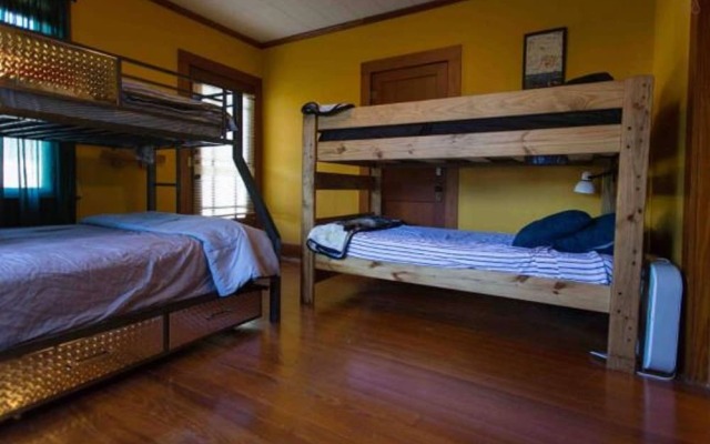 Cajun Hostel Entire House