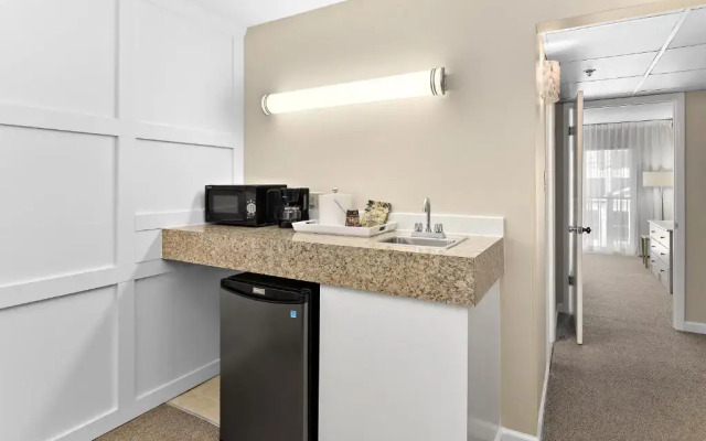 Brighton Suites Hotel