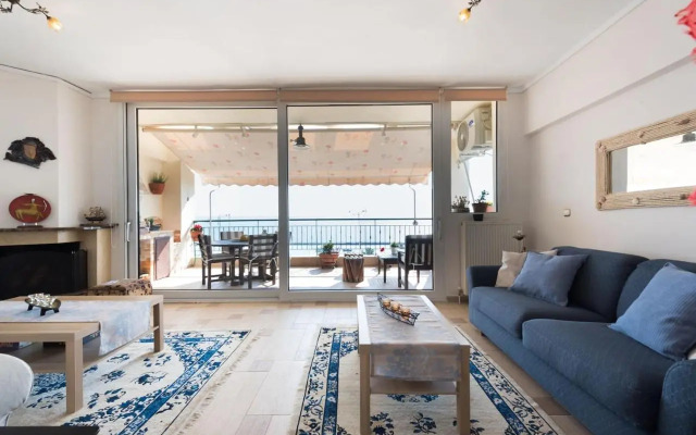 Apartment with marina view