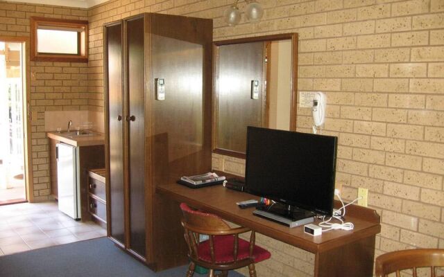 Barrass's John Bright Motor Inn