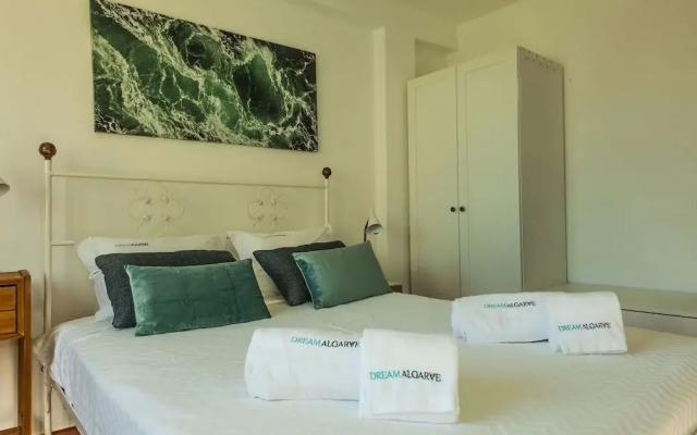 B20 - Sun and Pool Apartment