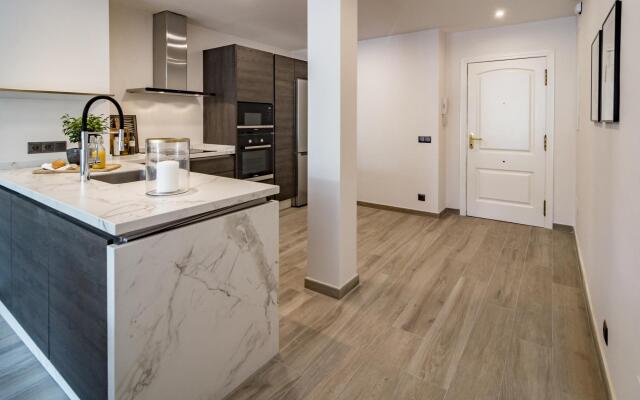 PR - Stunning flat front line beach Puerto Banus