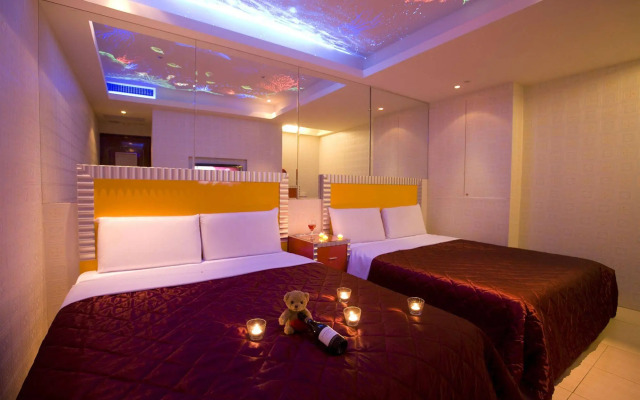 Happy Hotel