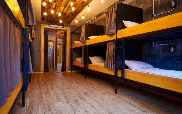 Bed Stage Hostel