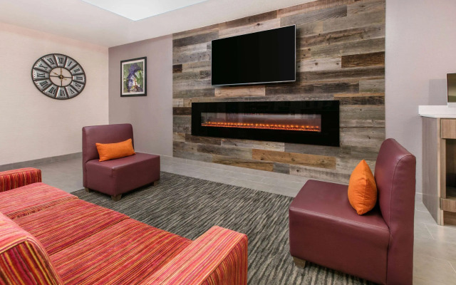 La Quinta Inn & Suites by Wyndham Fredericksburg