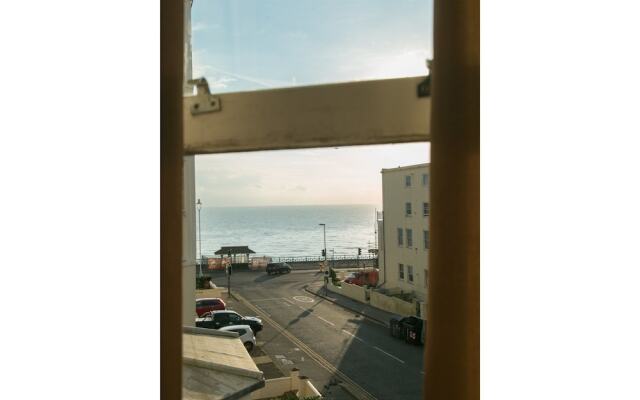 Perfect Brighton 2 Bed With Sea View!