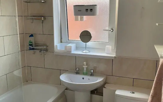 Fab Excel London Flat, Warm Cosy Liz Line