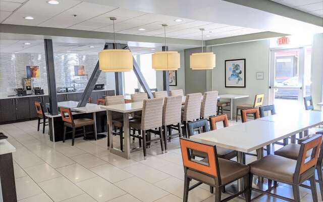 Best Western Plus Commerce Hotel