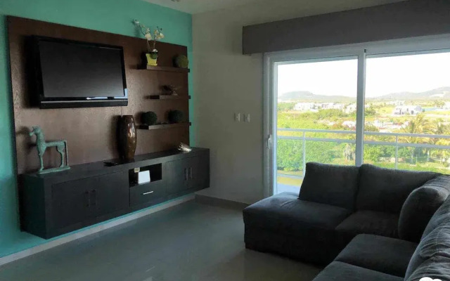 Lujoso departamento con vista a la marina (K)