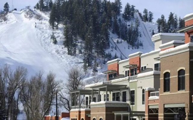 Howelsen Place H307a