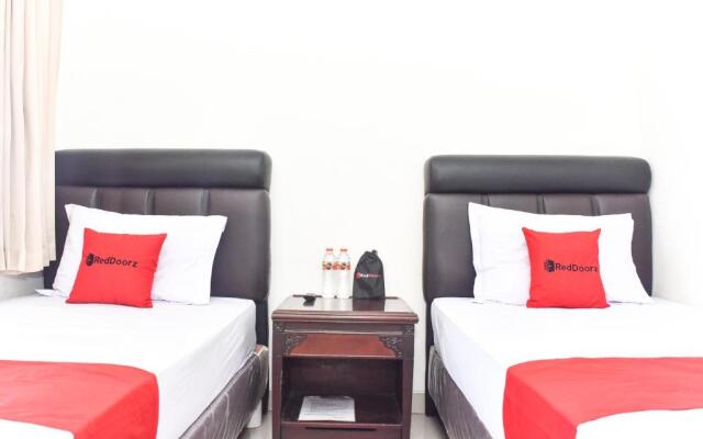 RedDoorz near Alun Alun Wonosobo