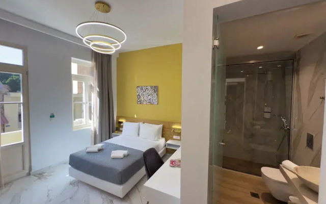 Deluxe Center Suites