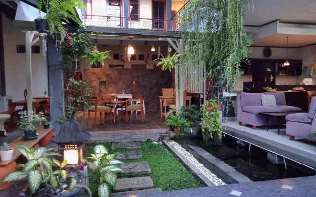 Rumah Asri Bed And Breakfast