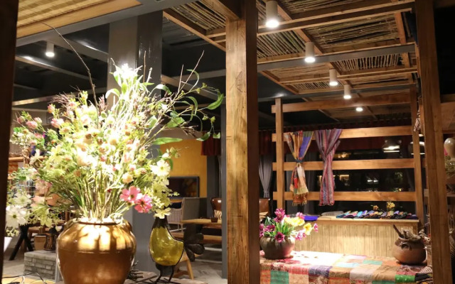 The Twelve Manor Terraces Lodge