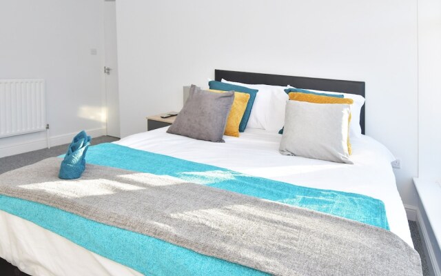 Townhouse @ 272 Walthall Street Crewe