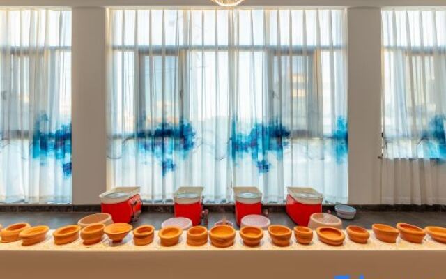 Xihan Hotel (Jianshui Ancient City Small Train Store)