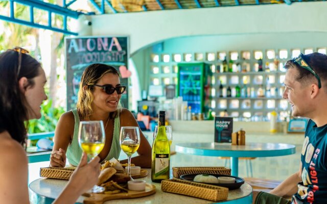 Mad Monkey Panglao