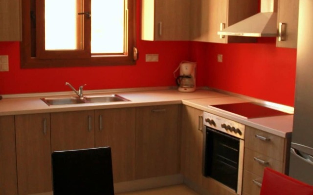 Pathos Villa by LeaderStay