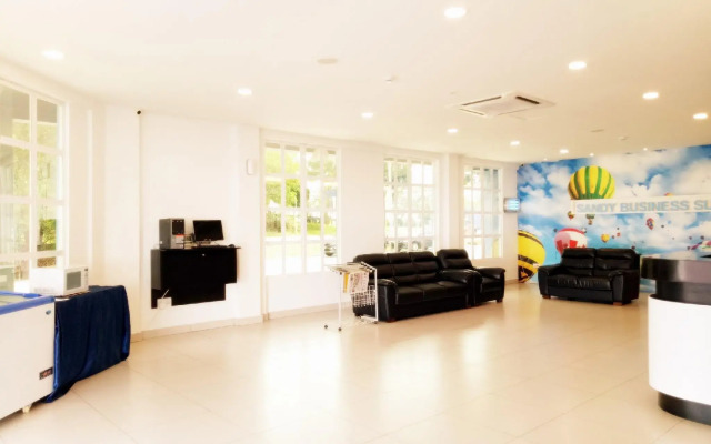 Sandy Hotel
