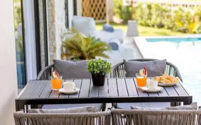 Private Pool Paradise: Sereniwood 3br
