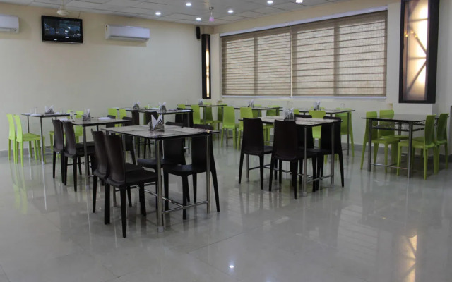 OYO 2279 Greenwood Galaxy