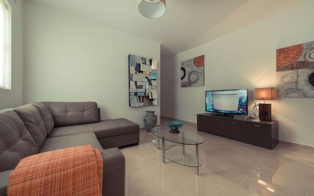 Luxury Apartment near Sea