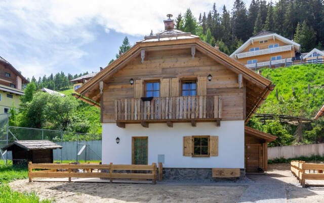 Quaint Chalet near Skiing Area in Katschberghöhe