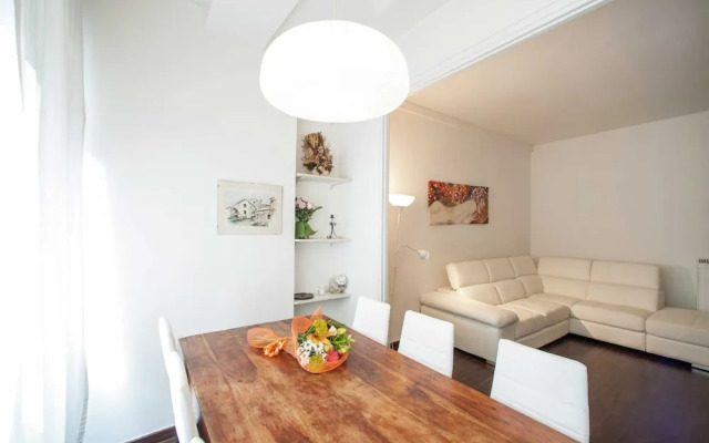 Spacious Apartment in Rome near Sea