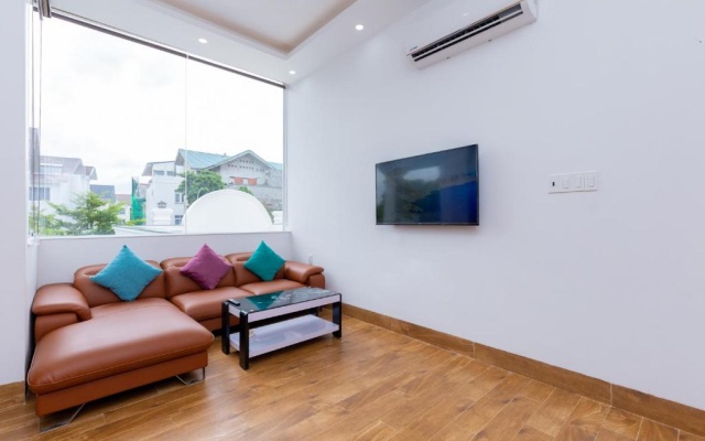Palm Villa 35 (Luxury Seaview Pool Villa with Karaoke Room Inside Resort near The Beach and The Park for Children) – Guest Rooms – Vung Tau