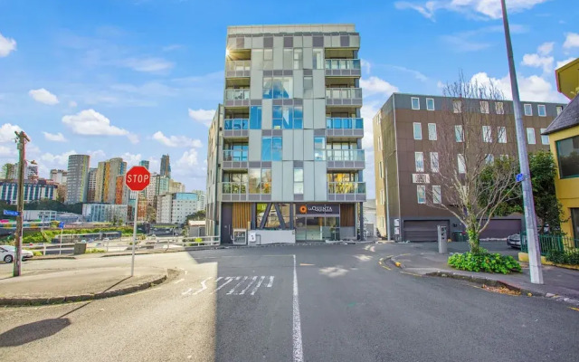 Augustus Harmony Apartment with Parking