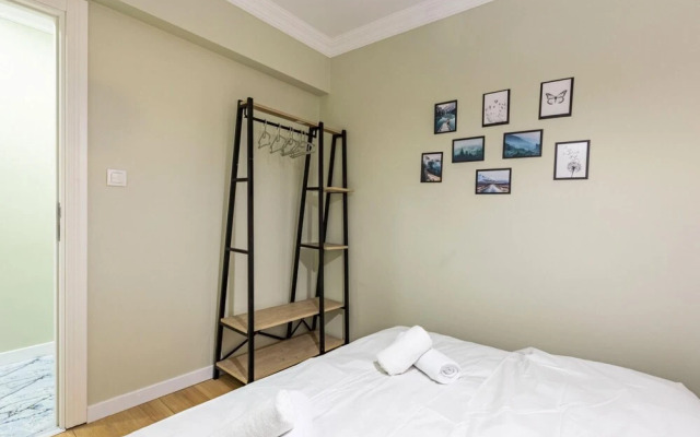 Stylish Flat Near Public Transportation in Maltepe